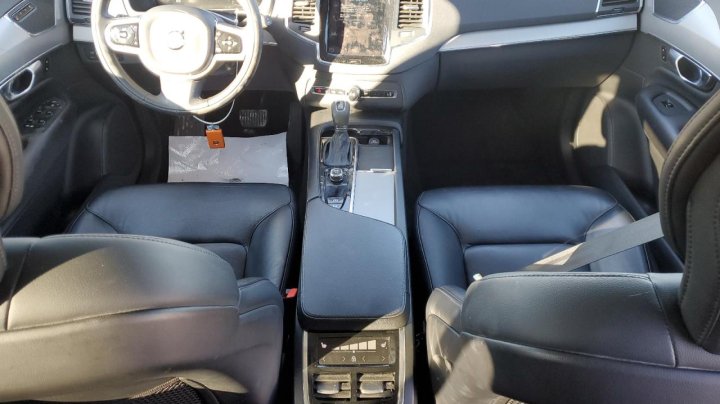 Volvo XC90 T5 MOMENTUM 2022