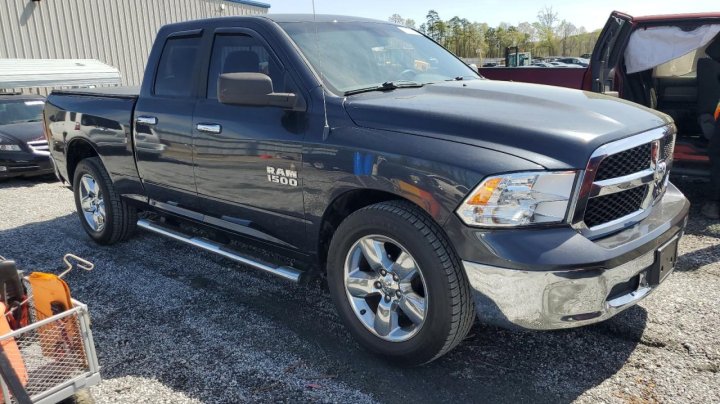 RAM 1500 SLT 2015