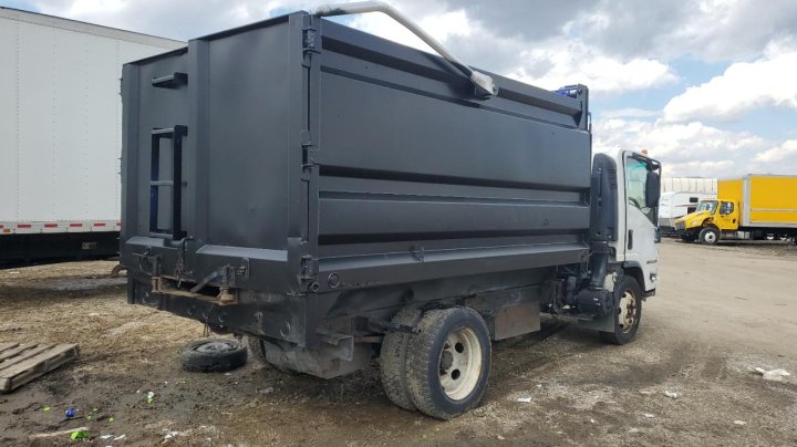 Isuzu NPR  2016
