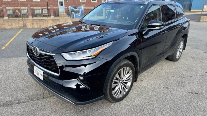 Toyota Highlander PLATINUM 2022