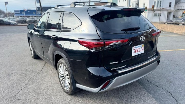 Toyota Highlander PLATINUM 2022