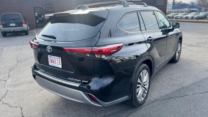 Toyota Highlander PLATINUM 2022
