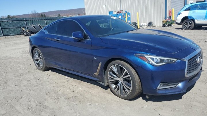 INFINITI Q60 LUXE 300 2018