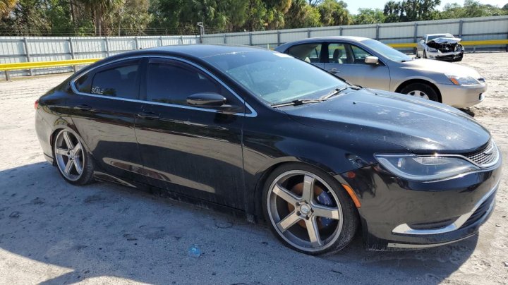 CHRYSLER 200 LIMITED 2015