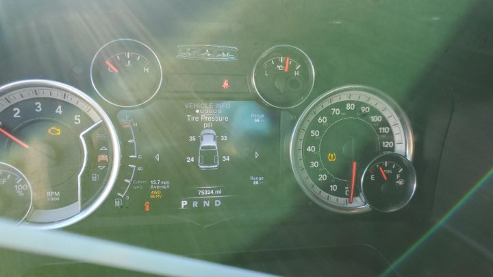 RAM 1500 SLT 2016