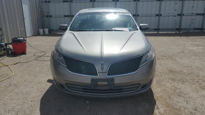 Lincoln MKS  2016