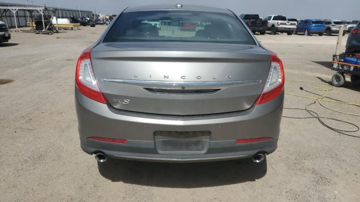 Lincoln MKS  2016