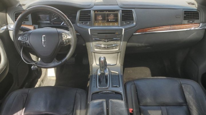 Lincoln MKS  2016