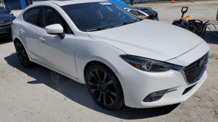 Mazda 3 GRAND TOURING 2017