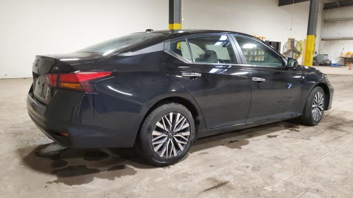 Nissan Altima SV 2023