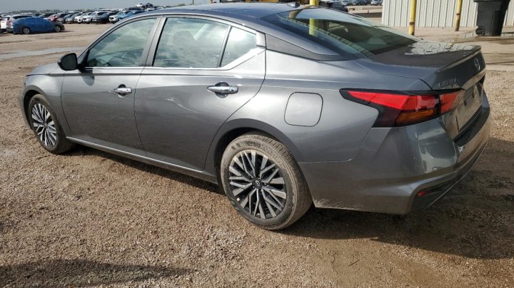 Nissan Altima SV 2025
