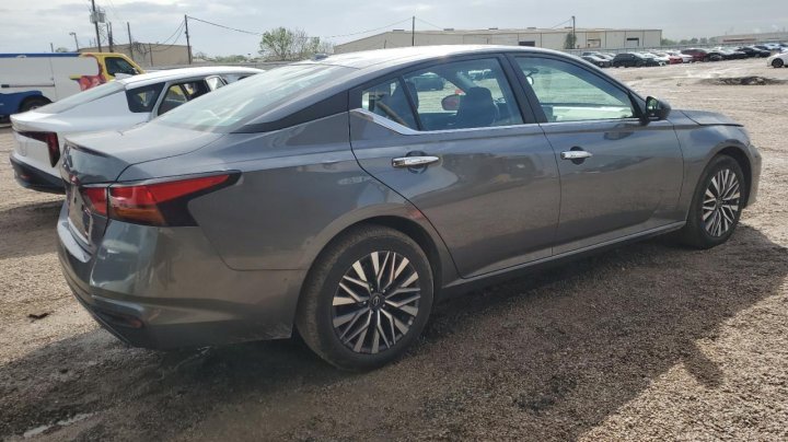 Nissan Altima SV 2025