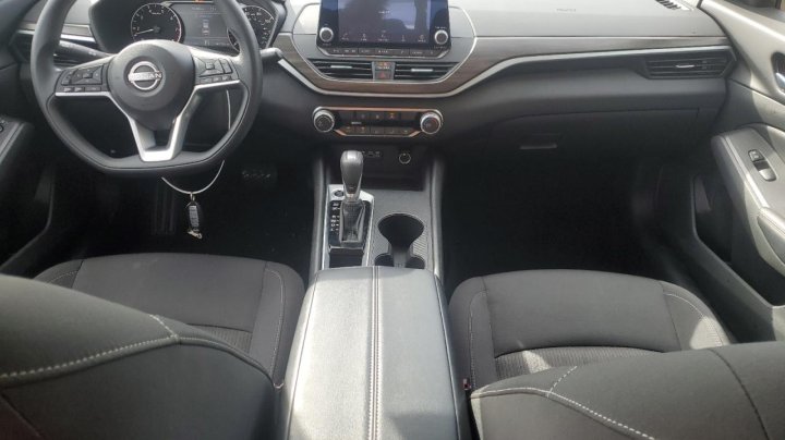 Nissan Altima SV 2025