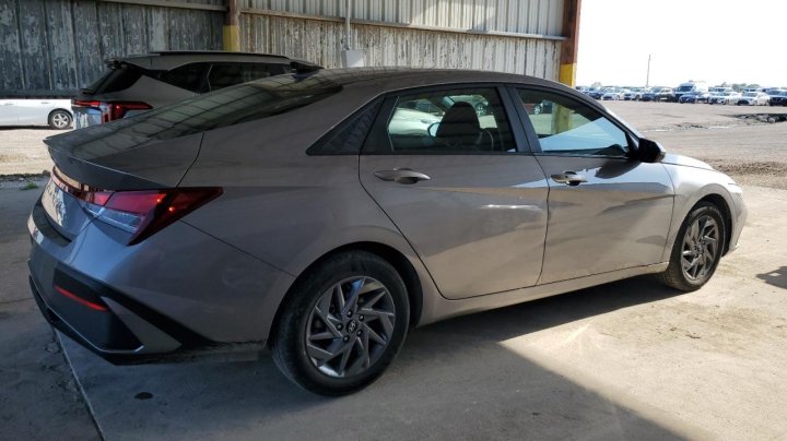 Hyundai Elantra SEL 2024