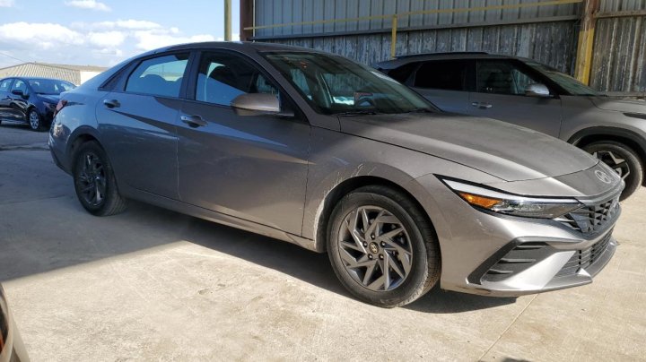 Hyundai Elantra SEL 2024