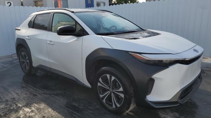 Toyota BZ4X XLE 2024