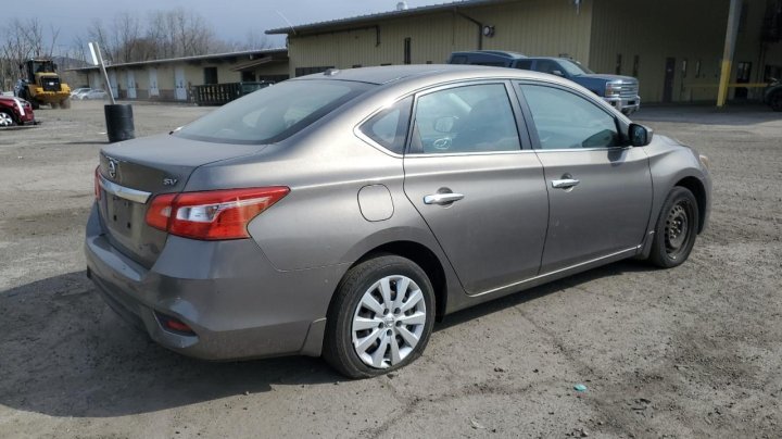 Nissan Sentra S 2016