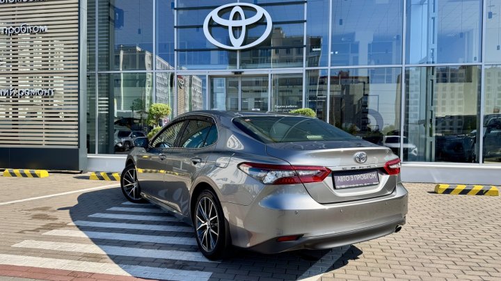 Toyota Camry Premium 2021
