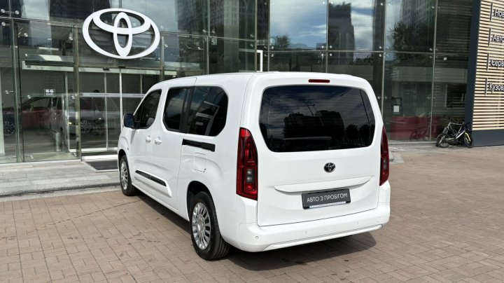 Toyota Proace City Verso Shuttle 2021