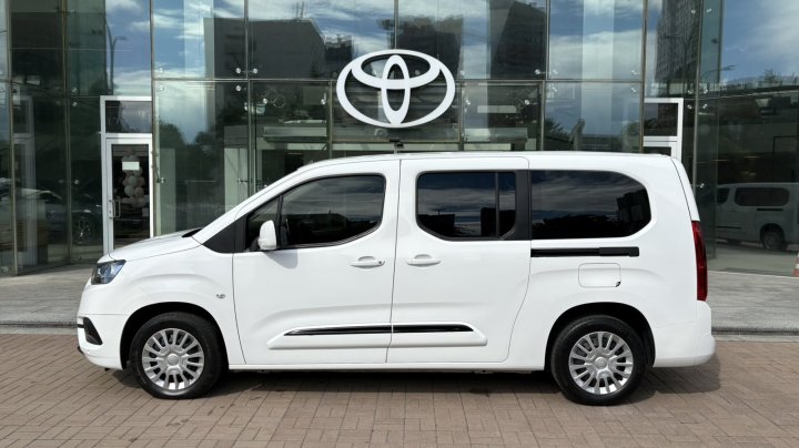 Toyota Proace City Verso Shuttle 2021