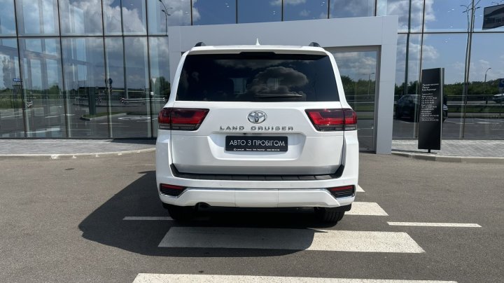 Toyota Land Cruiser Premium 2023