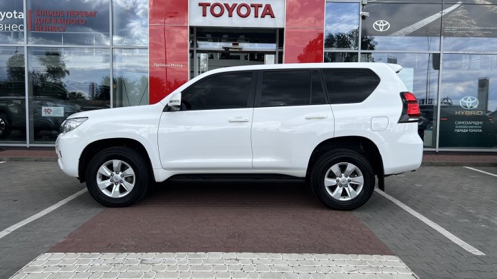 Toyota Land Cruiser Prado Comfort 2023