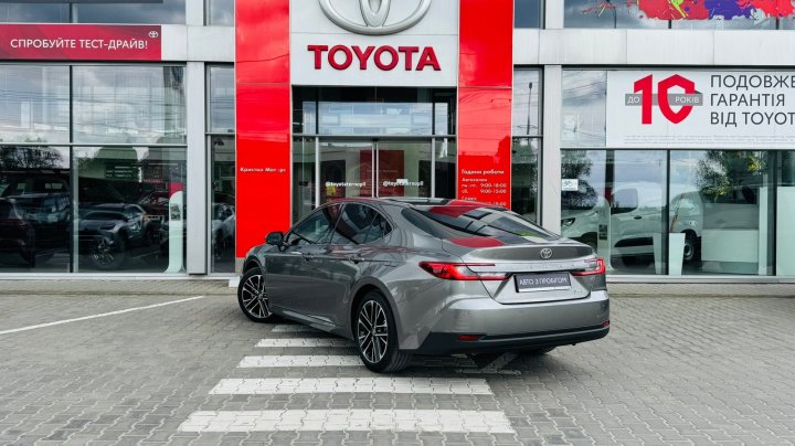Toyota Camry Premium 2024