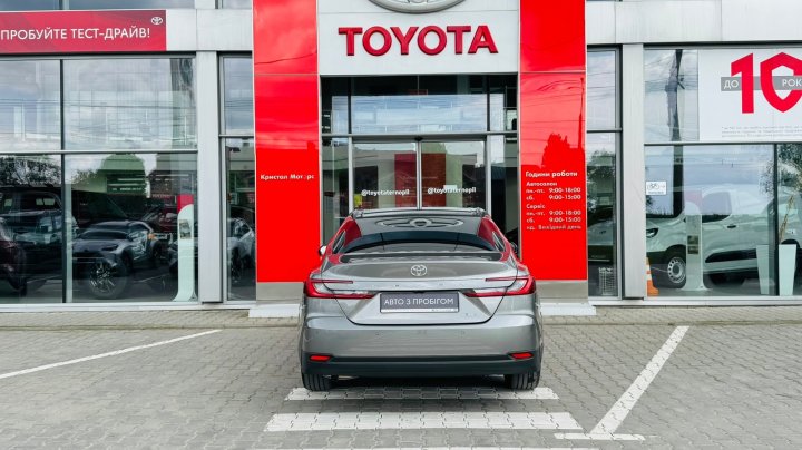 Toyota Camry Premium 2024