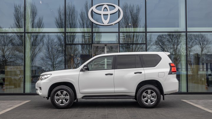 Toyota Land Cruiser Prado Base 2021
