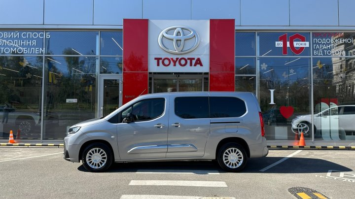 Toyota Proace City Verso Shuttle 2024