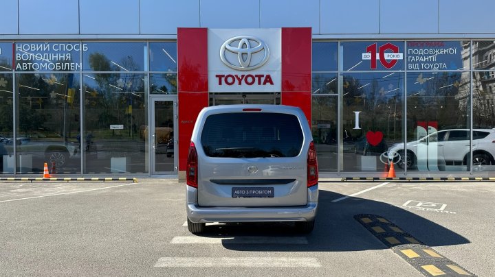 Toyota Proace City Verso Shuttle 2024