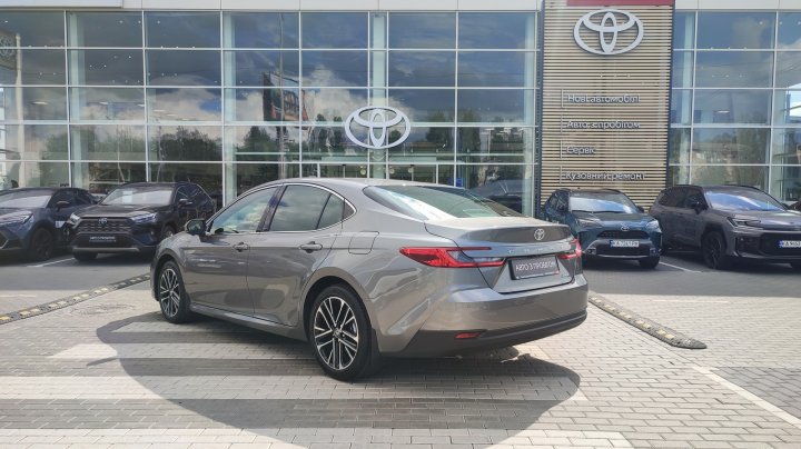 Toyota Camry Premium 2026