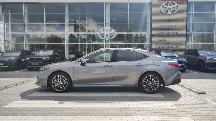 Toyota Camry Premium 2026