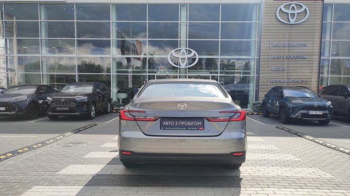 Toyota Camry Premium 2026