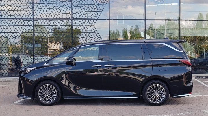 Lexus Lm Luxury 2025