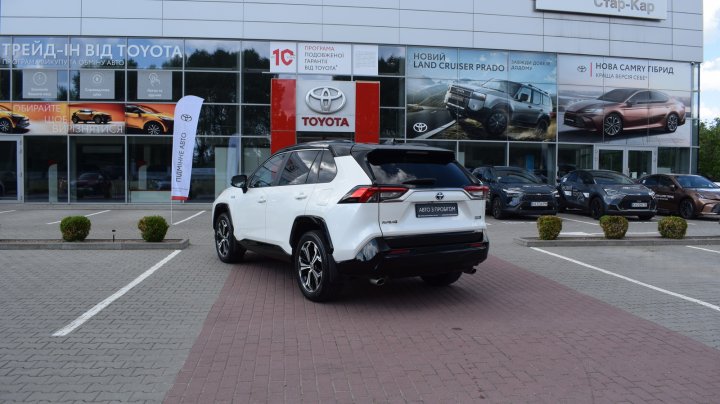 Toyota RAV4 Plug-In Premium 2021
