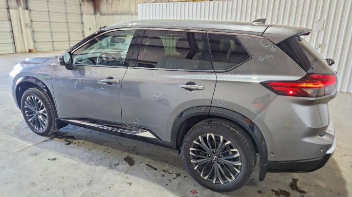 Nissan ROGUE  2024