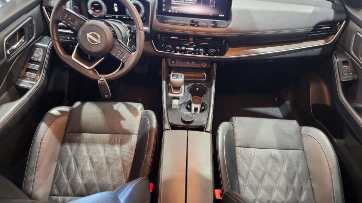 Nissan ROGUE  2024