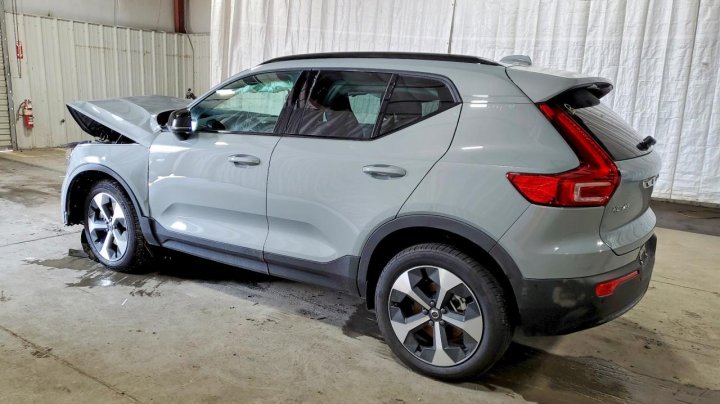 Volvo XC40  2026