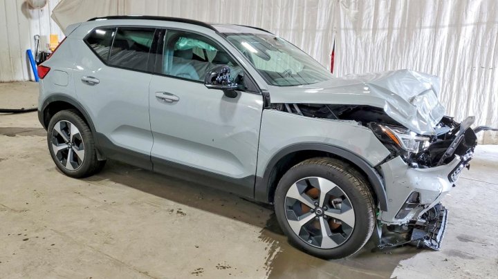 Volvo XC40  2026