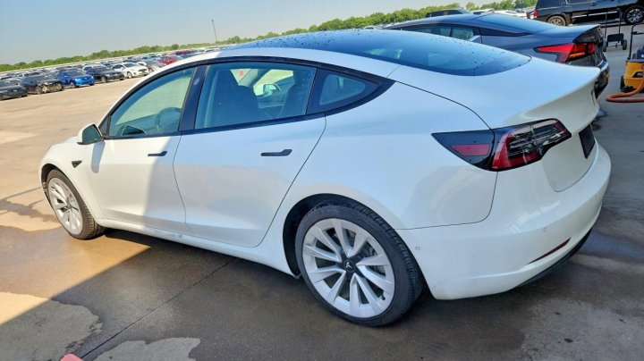 Tesla MODEL  2022