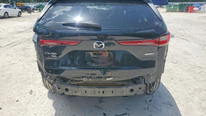 Mazda CX-90  2025