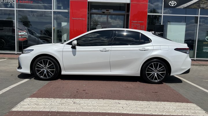 Toyota Camry Premium 2023