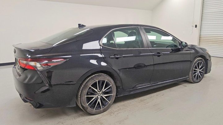 Toyota Camry  2023