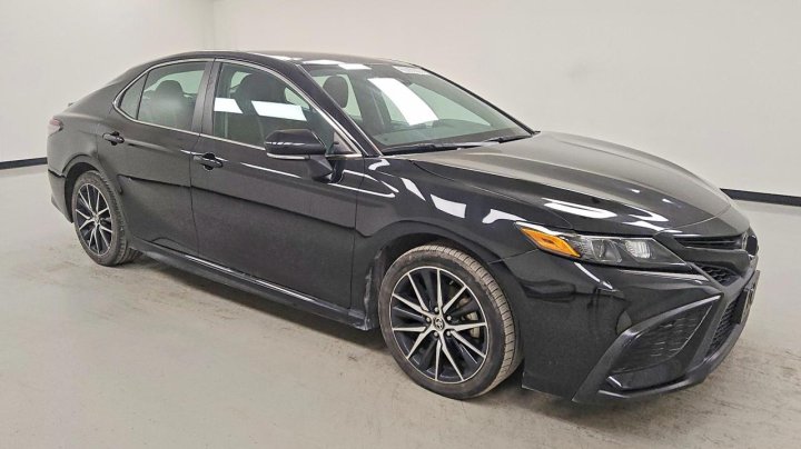 Toyota Camry  2023