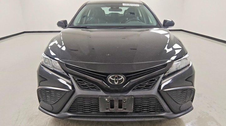 Toyota Camry  2023
