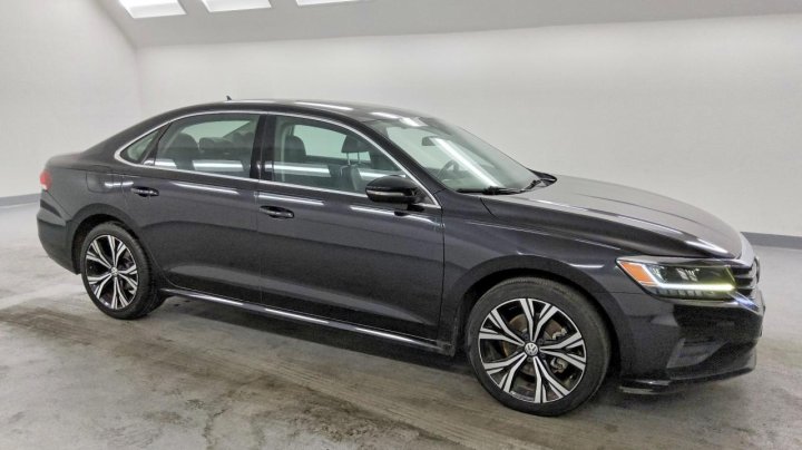 Volkswagen PASSAT  2021