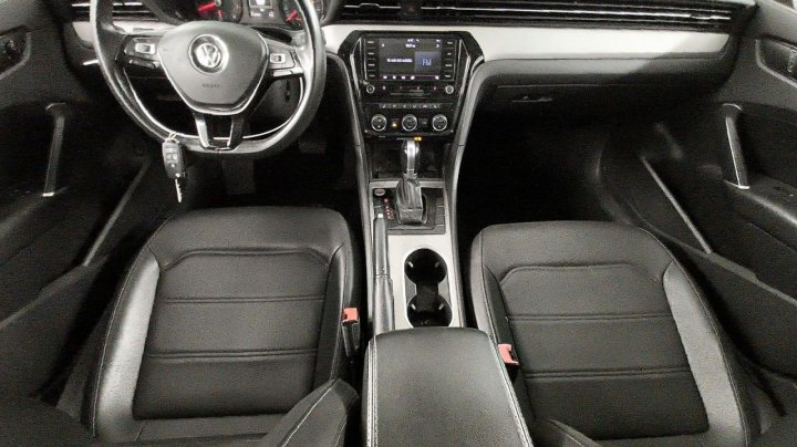 Volkswagen PASSAT  2021