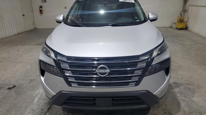 Nissan ROGUE  2024