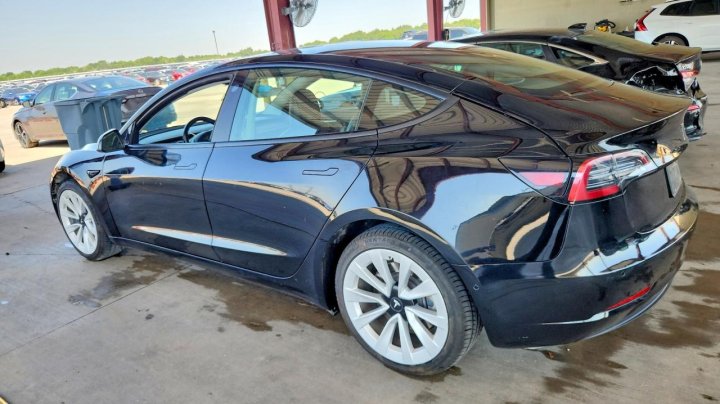 Tesla MODEL  2022